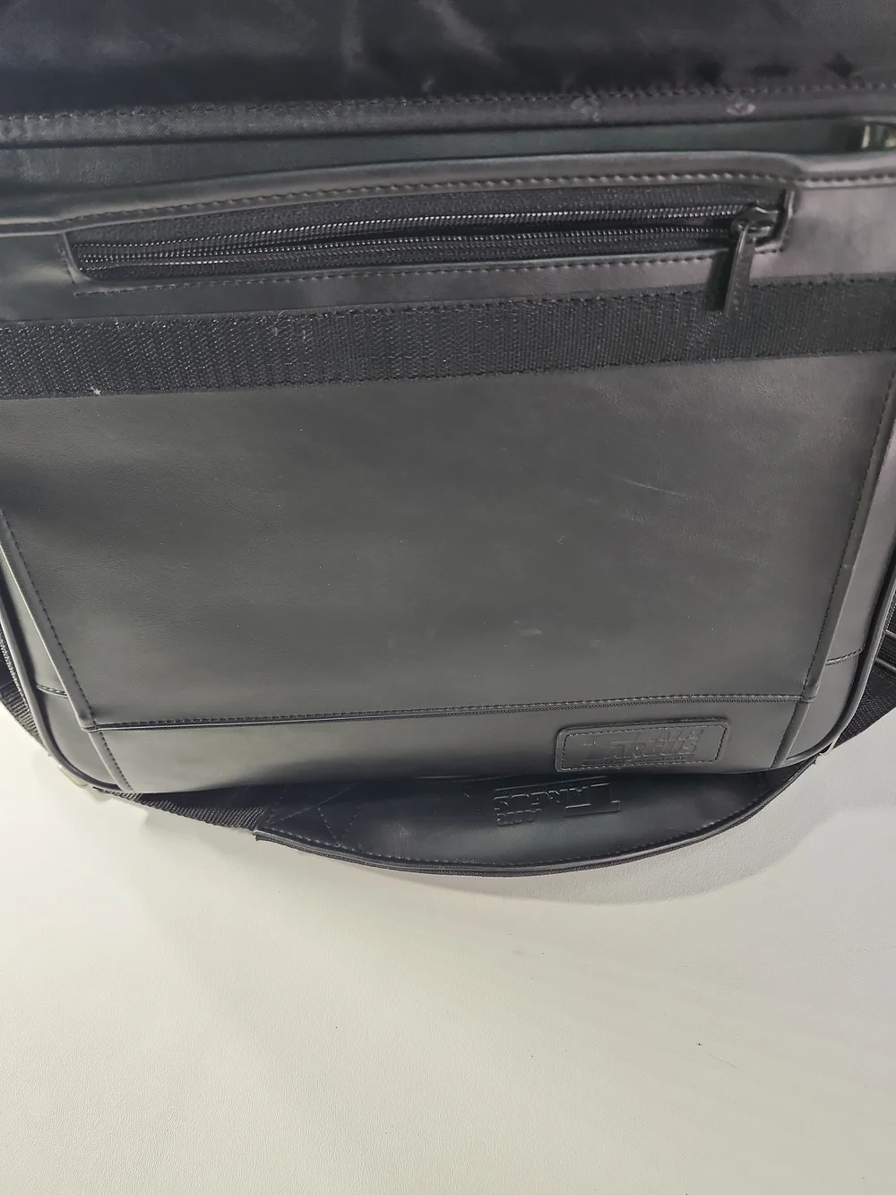 Air Targus Men's Black Leather Briefcase - Classic Professional Carry